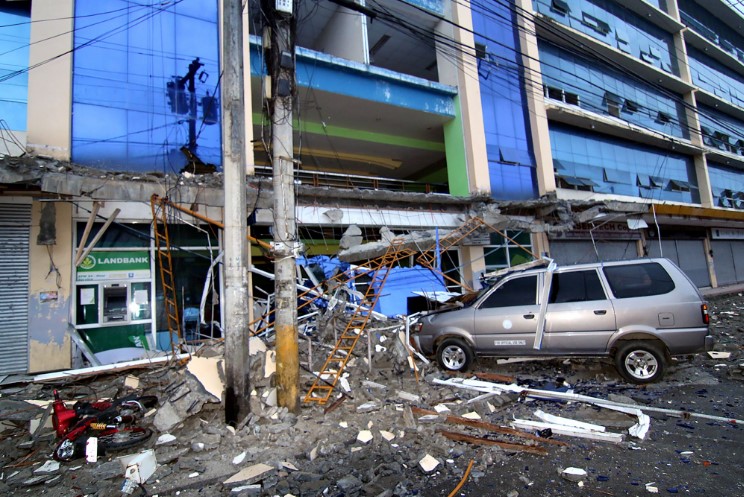 Filipinler'de deprem; 15 ölü, 100’den fazla yaralı